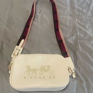 New with tags Coach Jes Crossbody double zip horse and carriage in chalk